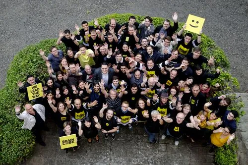 Les collaborateurs de Braincube réunis dans un moment convivial, symbole de l’esprit d’équipe et de l’innovation de l’entreprise.